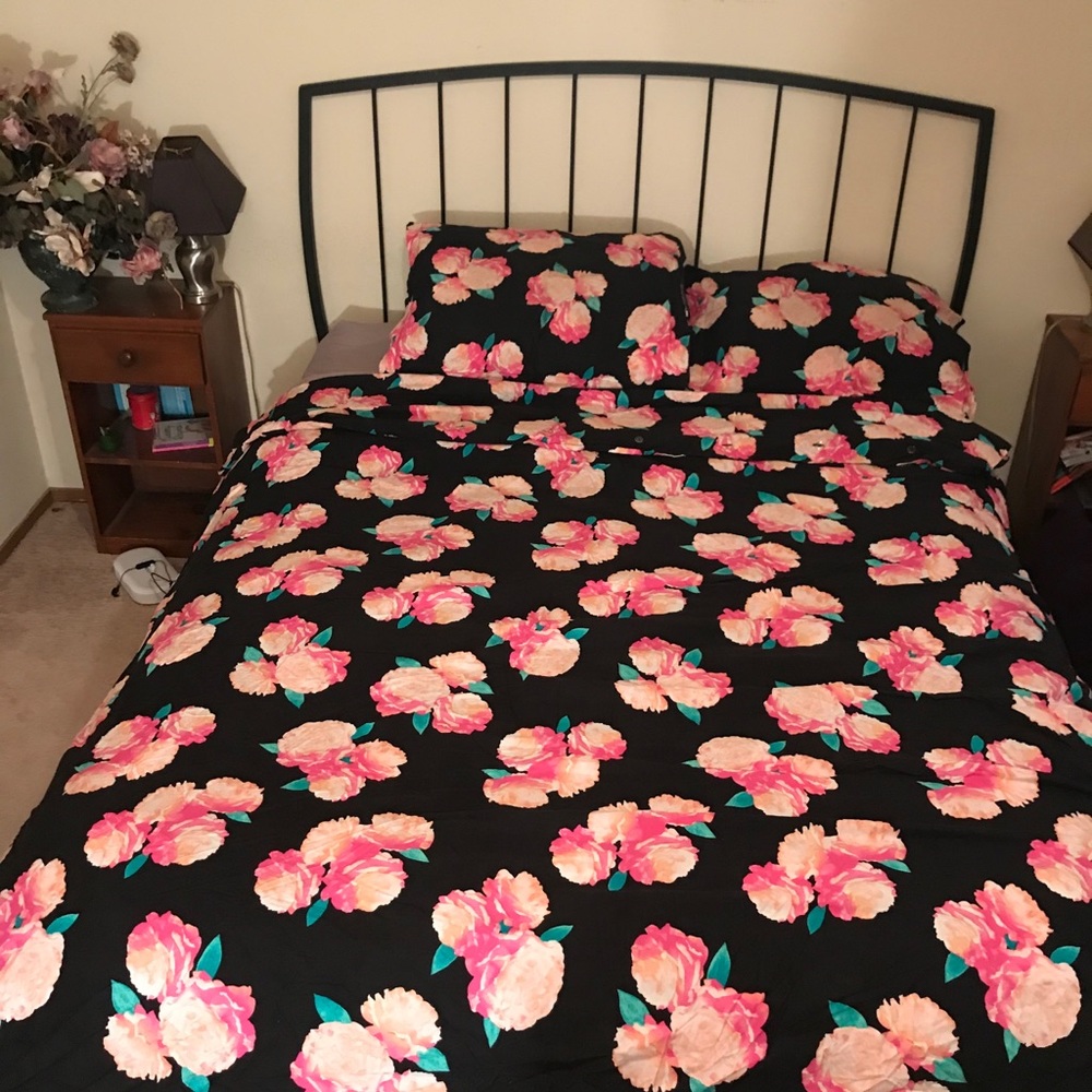 Auria1982 Victoria’s Secret black floral duvet set